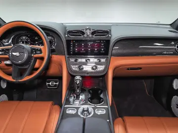 Bentayga Azure V8 |Black Line|Touring Spec|22