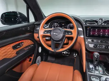 Bentayga Azure V8 |Black Line|Touring Spec|22