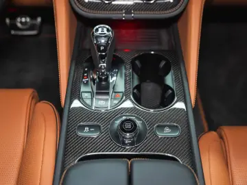 Bentayga Azure V8 |Black Line|Touring Spec|22