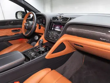 Bentayga Azure V8 |Black Line|Touring Spec|22