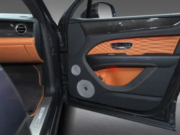 Bentayga Azure V8 |Black Line|Touring Spec|22