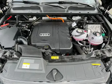 Q5 50 TFSIe quattro S-tronic / AHK, MMI-Navi, PD