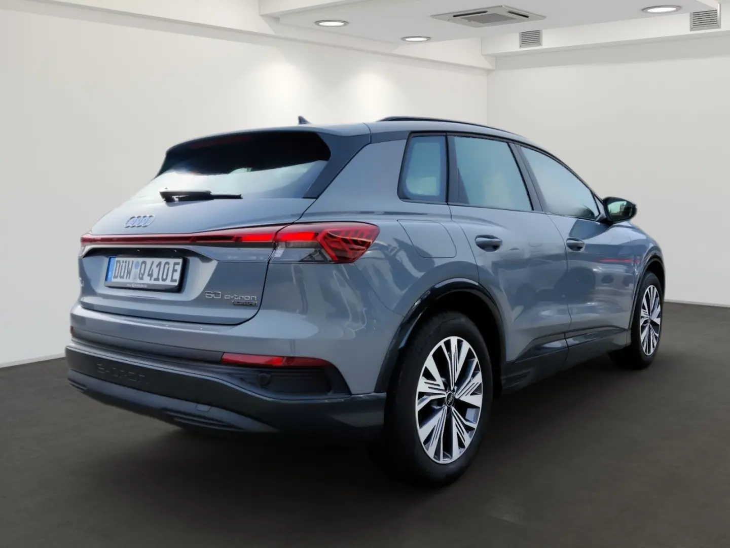 Q4 50 e-tron quattro Pano MMI Navi AHK Optikpak.