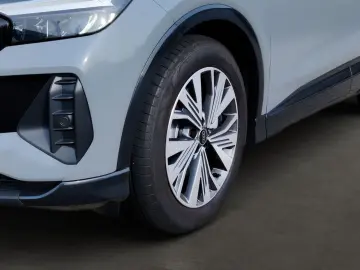 Q4 50 e-tron quattro Pano MMI Navi AHK Optikpak.