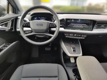 Q4 50 e-tron quattro Pano MMI Navi AHK Optikpak.