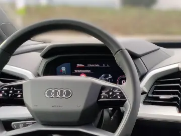 Q4 50 e-tron quattro Pano MMI Navi AHK Optikpak.