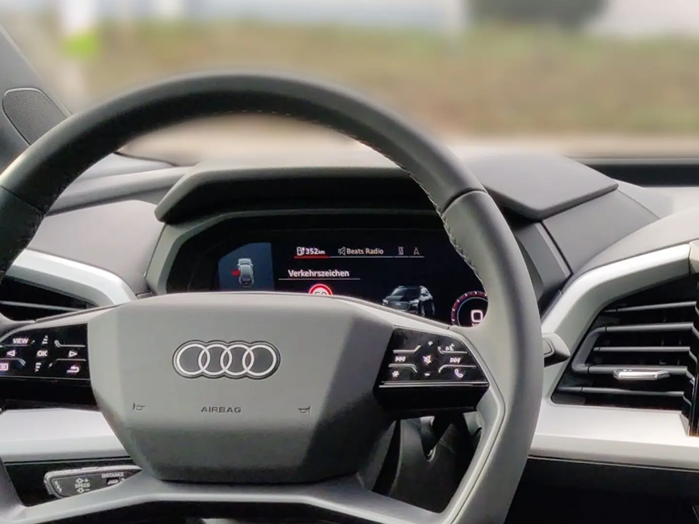 Q4 50 e-tron quattro Pano MMI Navi AHK Optikpak.