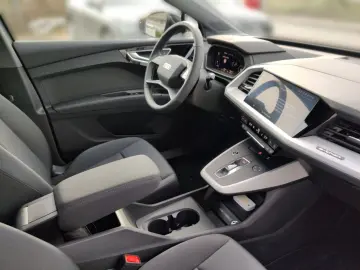 Q4 50 e-tron quattro Pano MMI Navi AHK Optikpak.