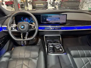 740d xDrive M Sport~PANO SKY~KAMERA 360~HEAD-UP