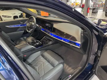 740d xDrive M Sport~PANO SKY~KAMERA 360~HEAD-UP