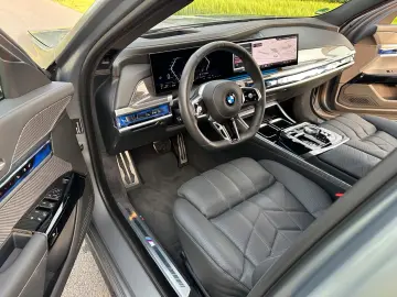 740d x-Drive M-Sport Paket B&W Panorama