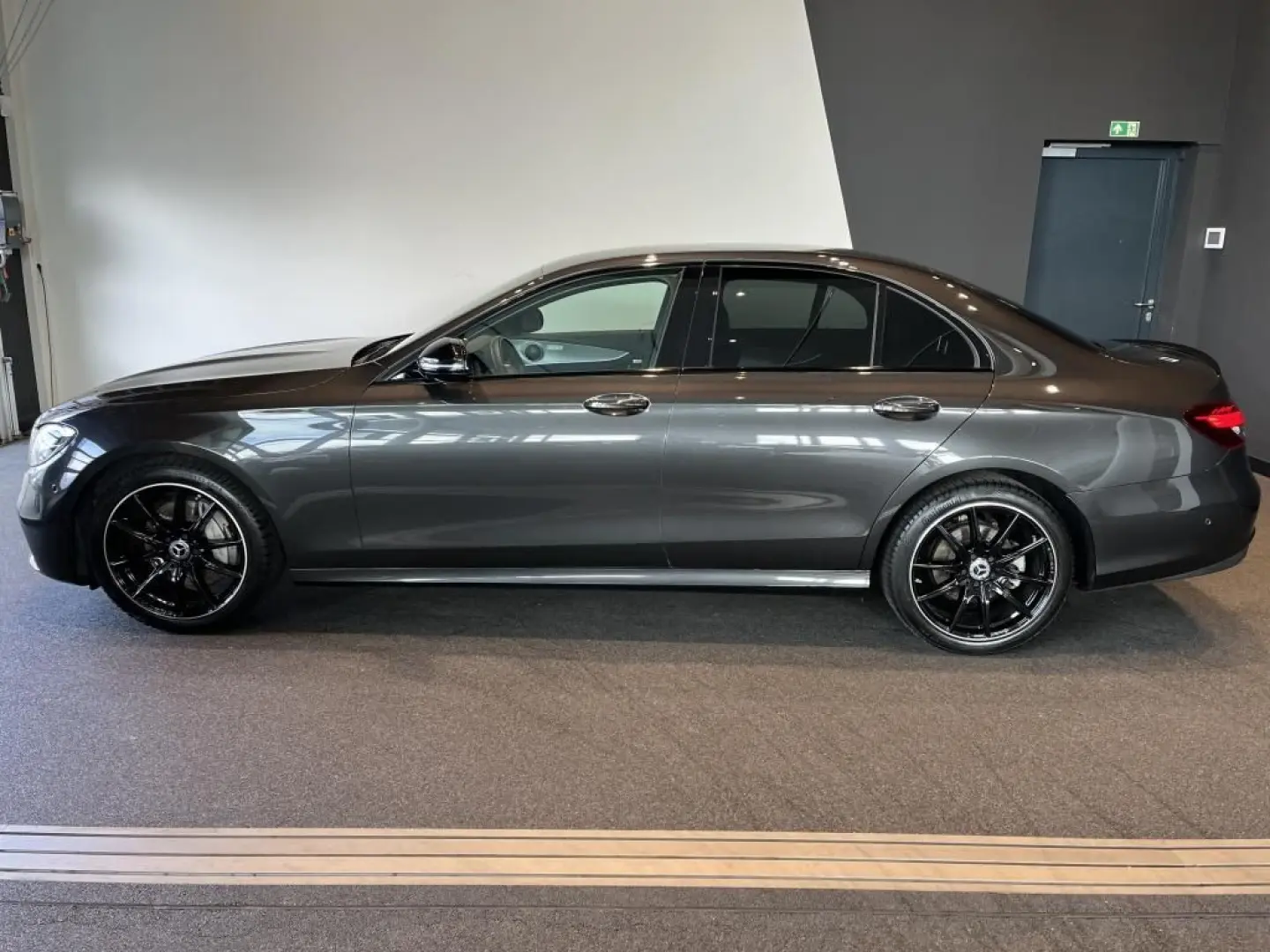 E 220 d AMG Night Edition+Distronic+AHK+Kamera