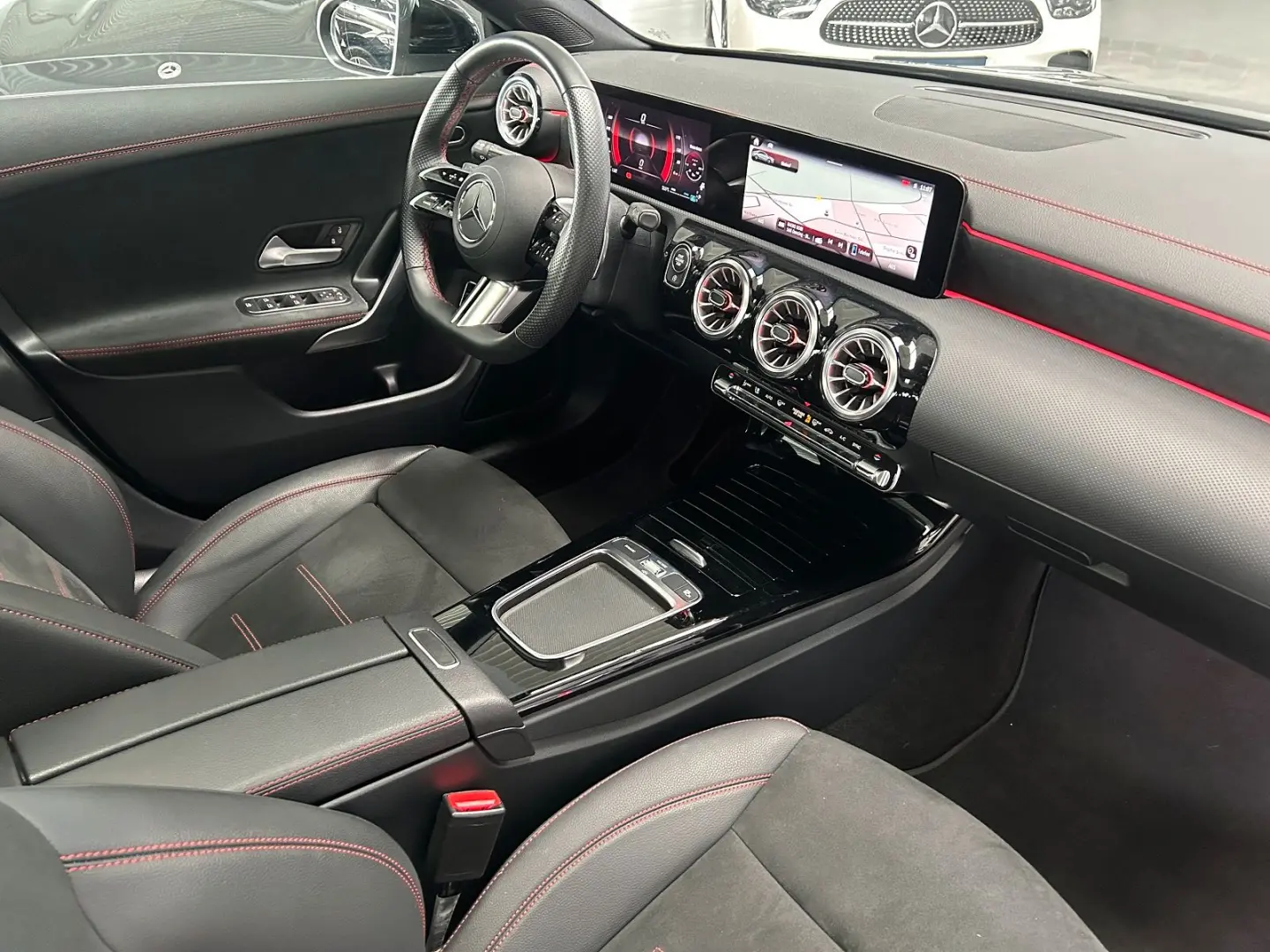 CLA 250 4M AMG PREMIUM-PANORAMA-AHK-MULTIBEAM