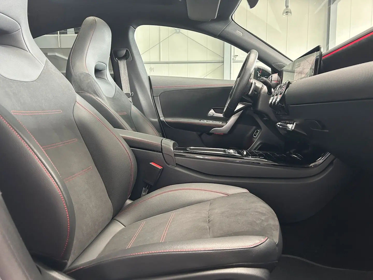 CLA 250 4M AMG PREMIUM-PANORAMA-AHK-MULTIBEAM