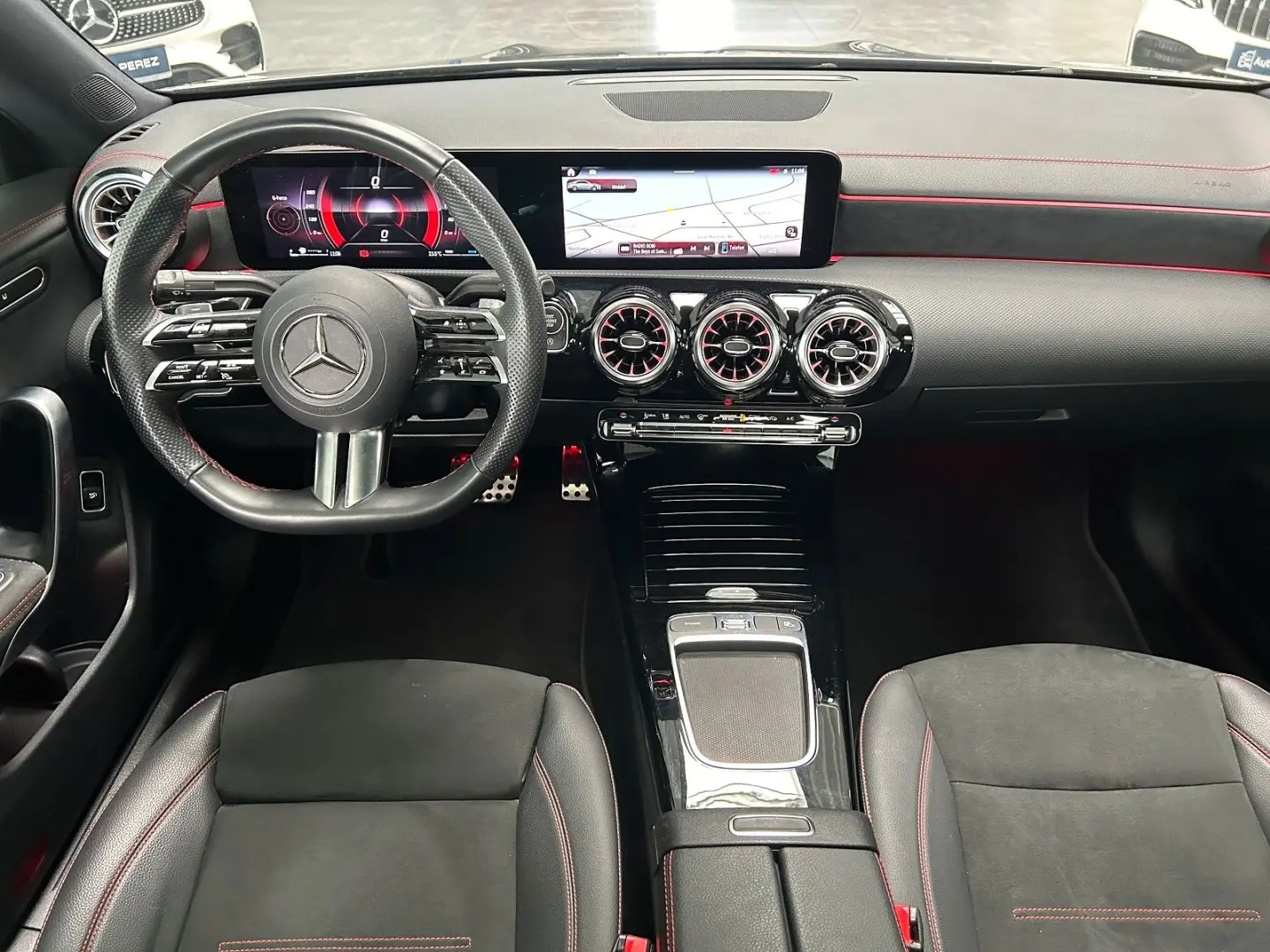 CLA 250 4M AMG PREMIUM-PANORAMA-AHK-MULTIBEAM