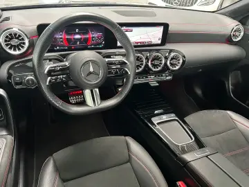 CLA 250 4M AMG PREMIUM-PANORAMA-AHK-MULTIBEAM