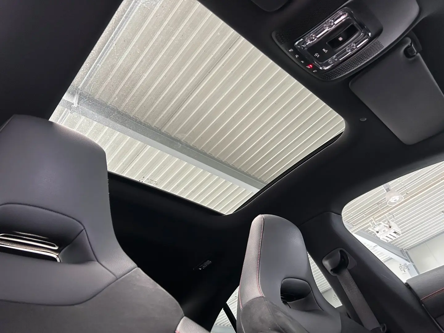 CLA 250 4M AMG PREMIUM-PANORAMA-AHK-MULTIBEAM