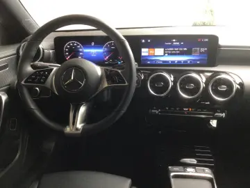 CLA 200 Coupé Progressive Advanced/Volldig/MBUX