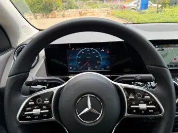 GLA 200 d 4Matic Progressive LED Navi Pano Leder