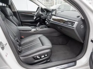 520d Luxury Line LASER+HUD+AHK+LEDER+eGSD+ACC+