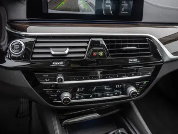 520d Luxury Line LASER+HUD+AHK+LEDER+eGSD+ACC+