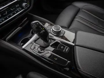 520d Luxury Line LASER+HUD+AHK+LEDER+eGSD+ACC+