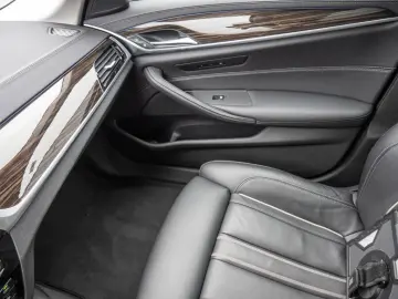 520d Luxury Line LASER+HUD+AHK+LEDER+eGSD+ACC+
