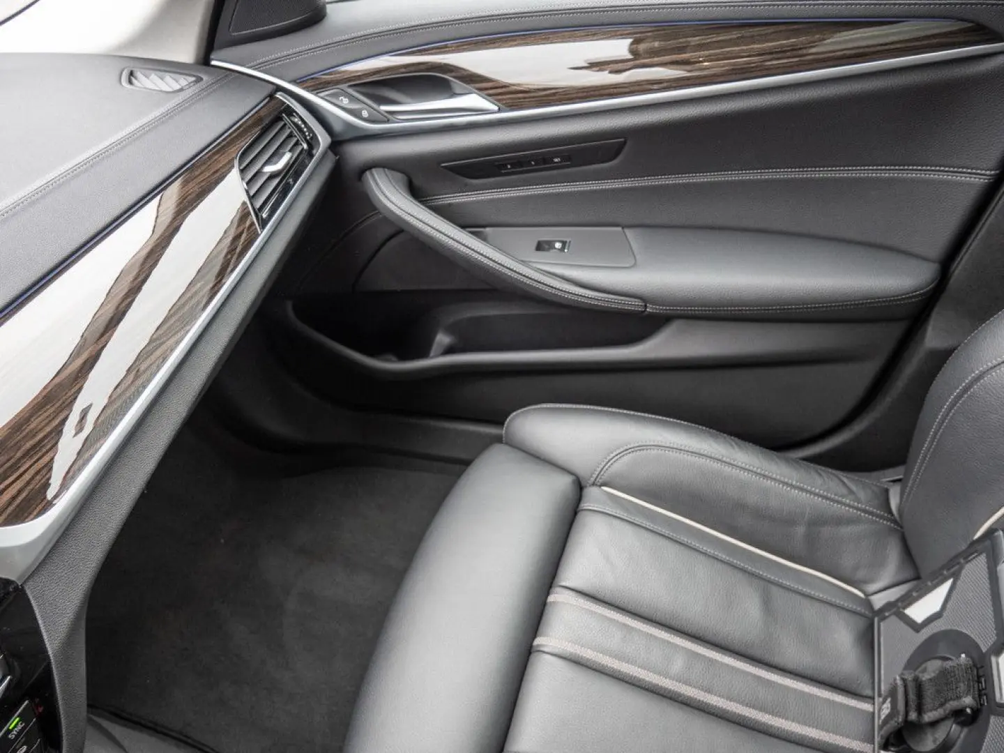 520d Luxury Line LASER+HUD+AHK+LEDER+eGSD+ACC+
