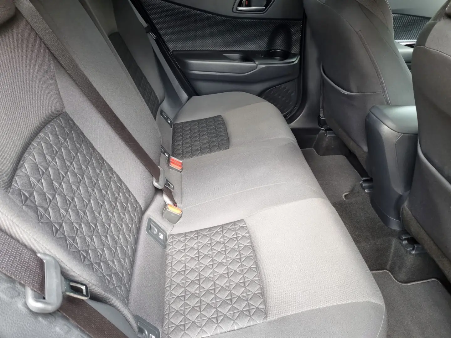 C-HR Hybrid Team D 2.0*LED*ACC Apple CarPlay*SHZ
