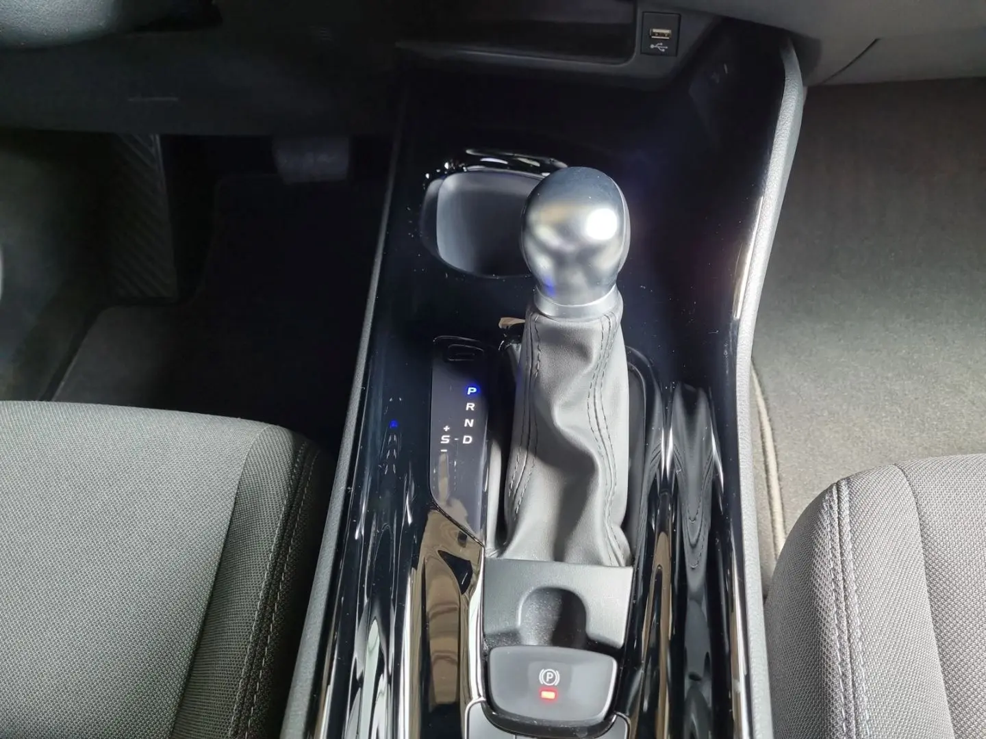 C-HR Hybrid Team D 2.0*LED*ACC Apple CarPlay*SHZ