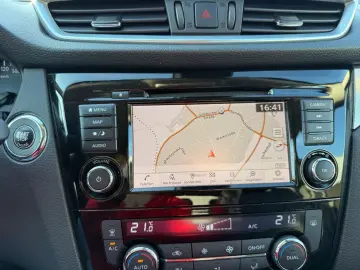 Qashqai 1.3 DIG-T Akari, SHZ, Pano-Dach, Leder