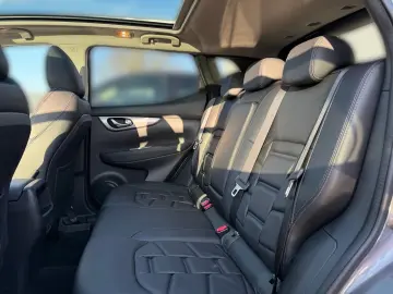 Qashqai 1.3 DIG-T Akari, SHZ, Pano-Dach, Leder