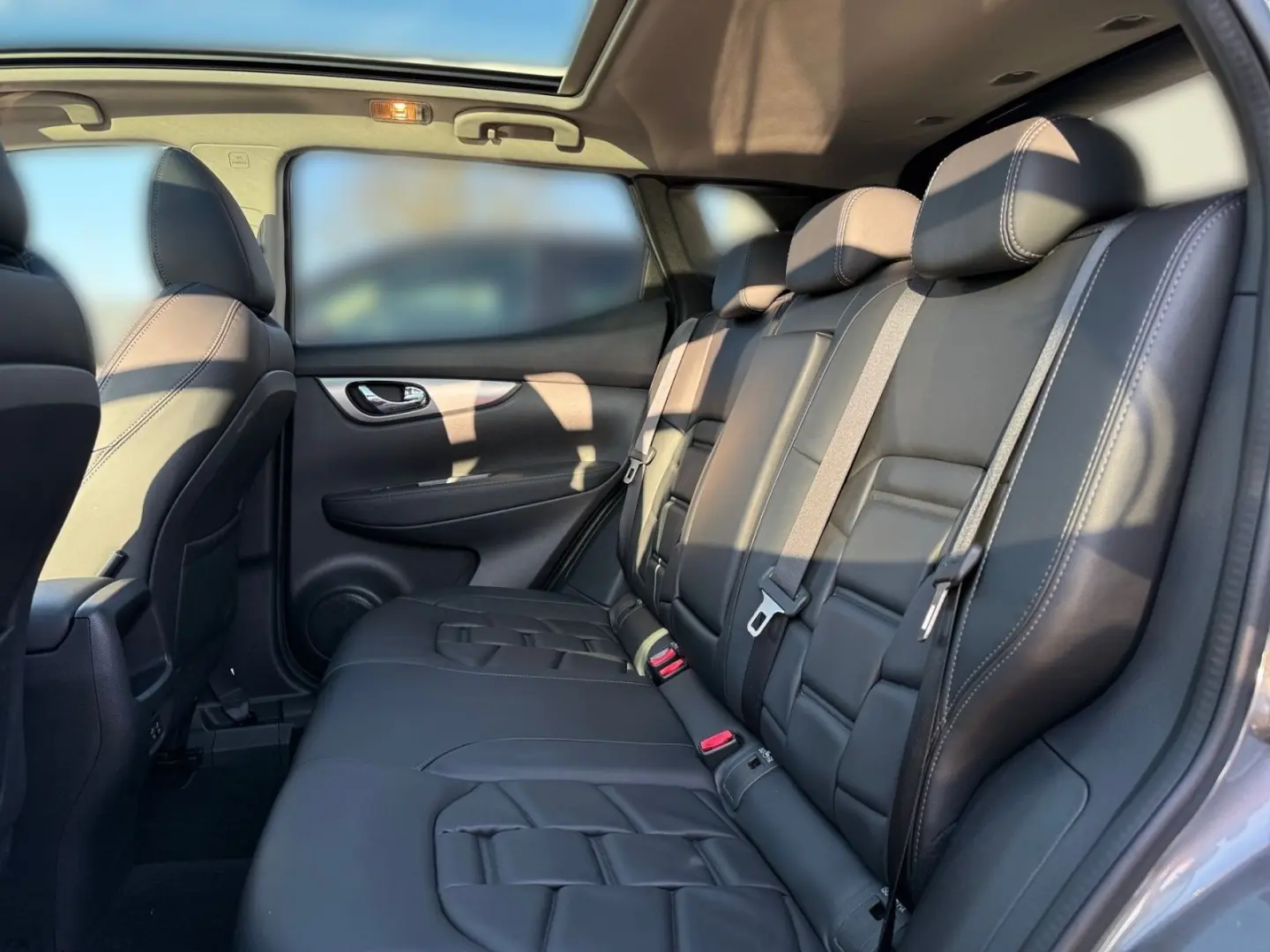 Qashqai 1.3 DIG-T Akari, SHZ, Pano-Dach, Leder