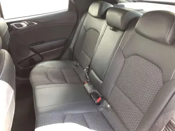 XCeed Spirit PHEV höher gelegt,AHK,Totwinkel