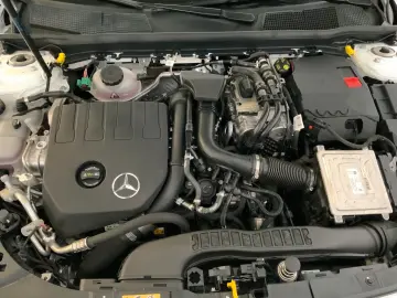 CLA 250 e Coupé Progr LED Distronic+ Totwinkel