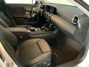 CLA 250 e Coupé Progr LED Distronic+ Totwinkel