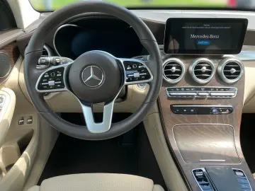 GLC 300 e 4M AMG+MBUX+Distr+digCock+Pano+LED+360