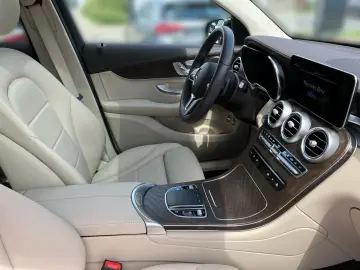 GLC 300 e 4M AMG+MBUX+Distr+digCock+Pano+LED+360