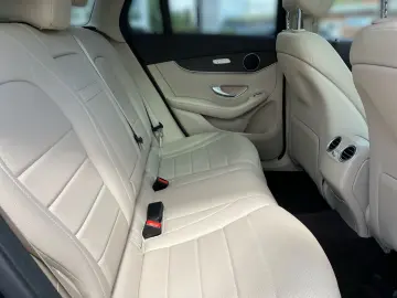 GLC 300 e 4M AMG+MBUX+Distr+digCock+Pano+LED+360