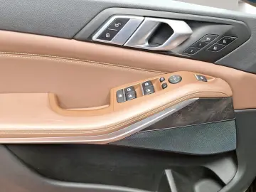 X5 xDrive40d Standheizung Night Vision Massage