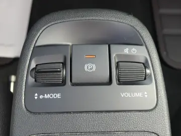 500e 87KW La Prima LEDER/NAVI/KAMERA/KLIMA