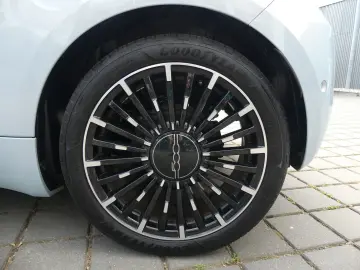 500e 87KW La Prima LEDER/NAVI/KAMERA/KLIMA