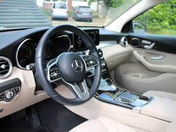 GLC 300 Keyless/Panorama/Kamera/Leder/Carplay