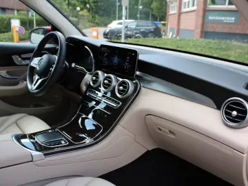 GLC 300 Keyless/Panorama/Kamera/Leder/Carplay