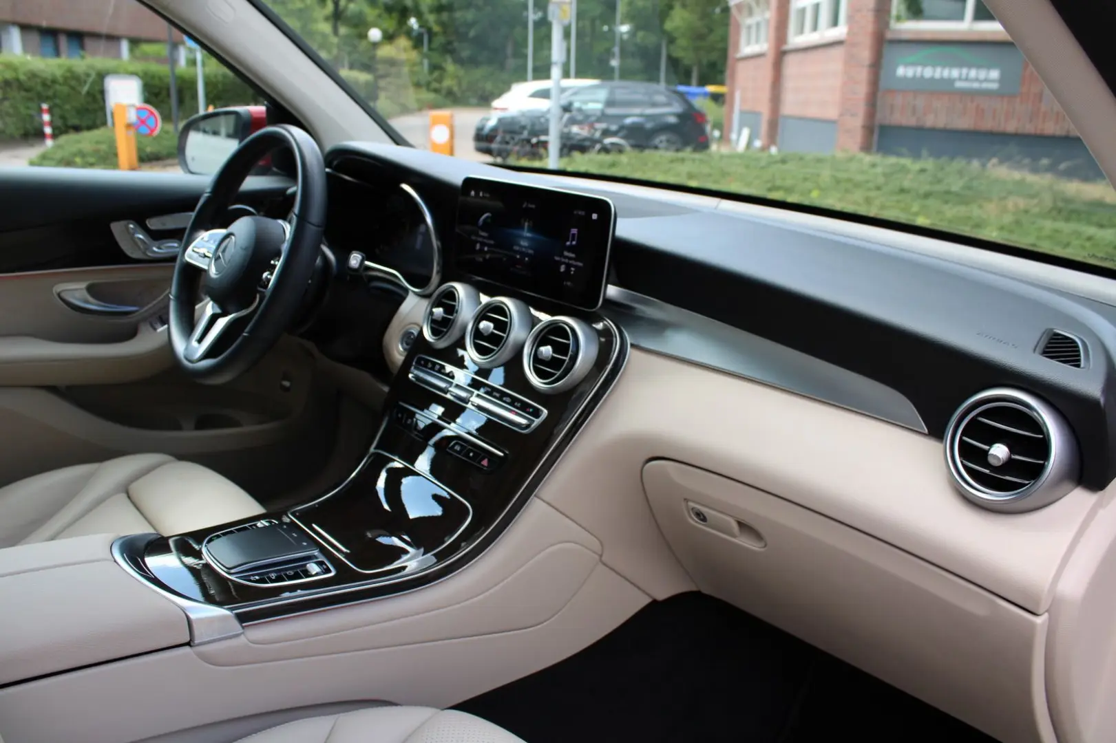 GLC 300 Keyless/Panorama/Kamera/Leder/Carplay
