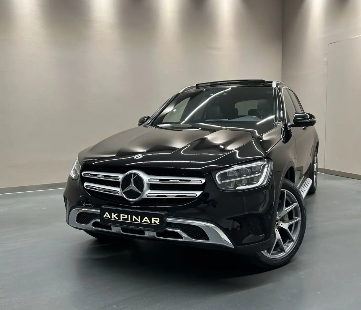 GLC300 e 4M *PANO*BURMESTER*360°*KEYLESS*DISTR.*
