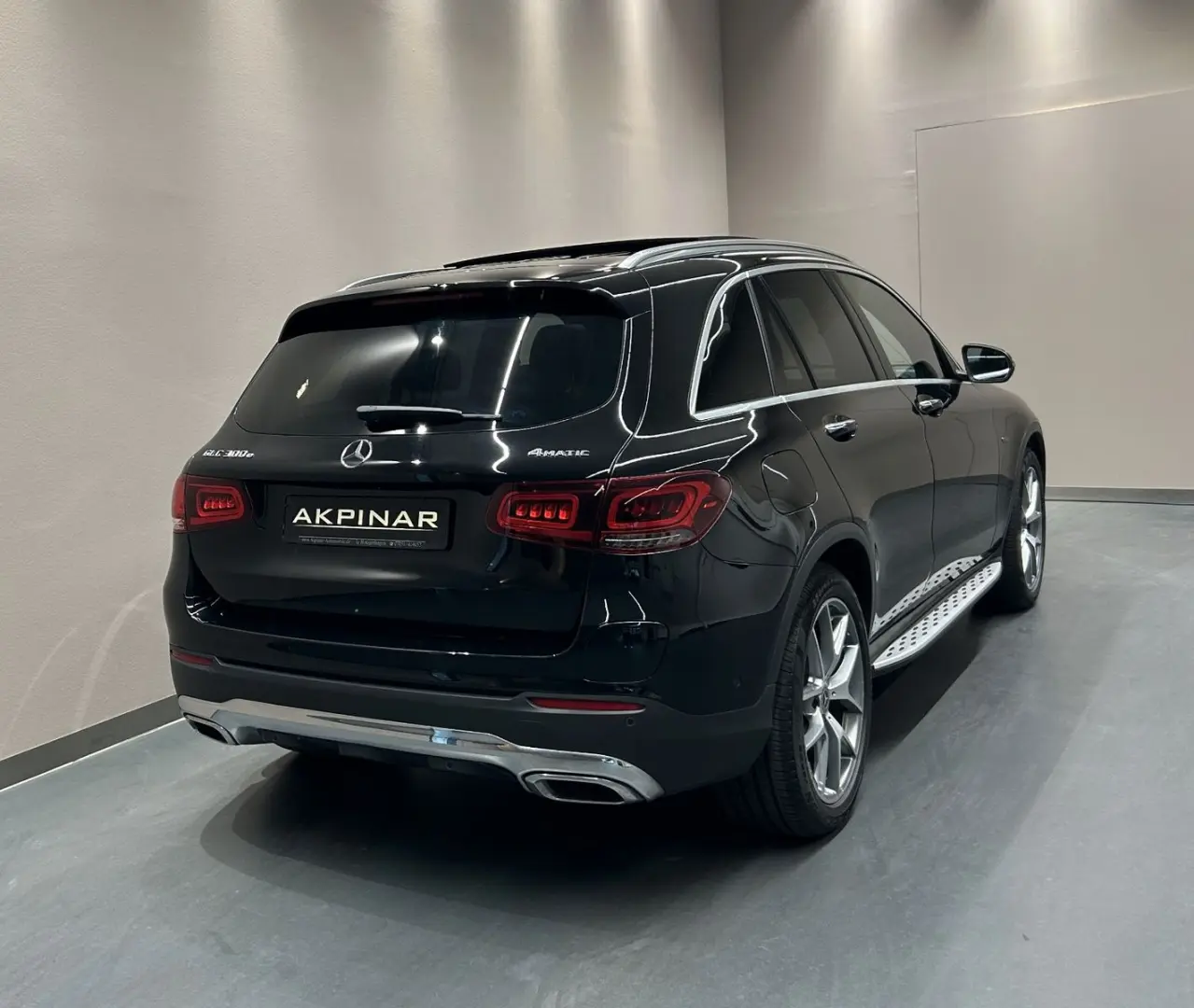 GLC300 e 4M *PANO*BURMESTER*360°*KEYLESS*DISTR.*