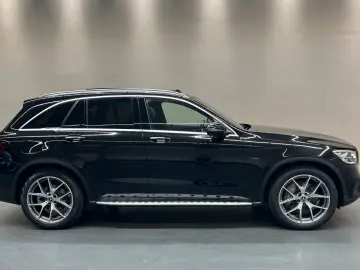 GLC300 e 4M *PANO*BURMESTER*360°*KEYLESS*DISTR.*