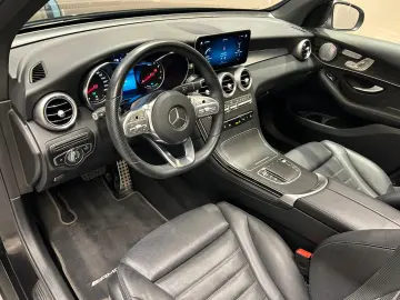 GLC300 e 4M *PANO*BURMESTER*360°*KEYLESS*DISTR.*
