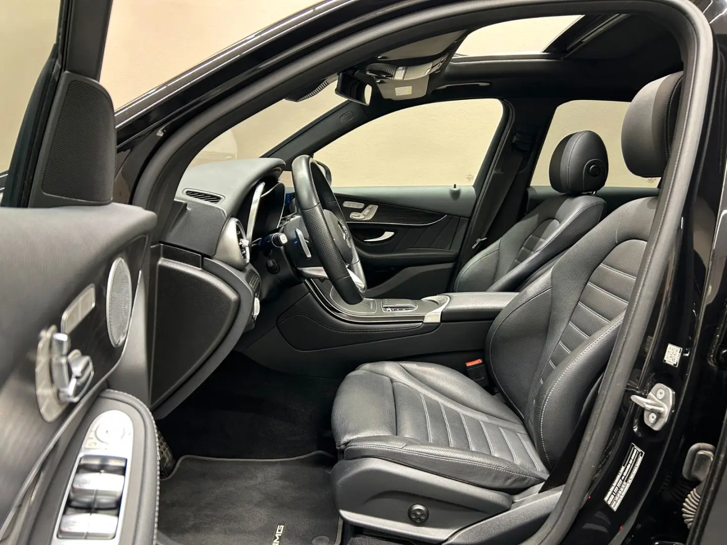 GLC300 e 4M *PANO*BURMESTER*360°*KEYLESS*DISTR.*